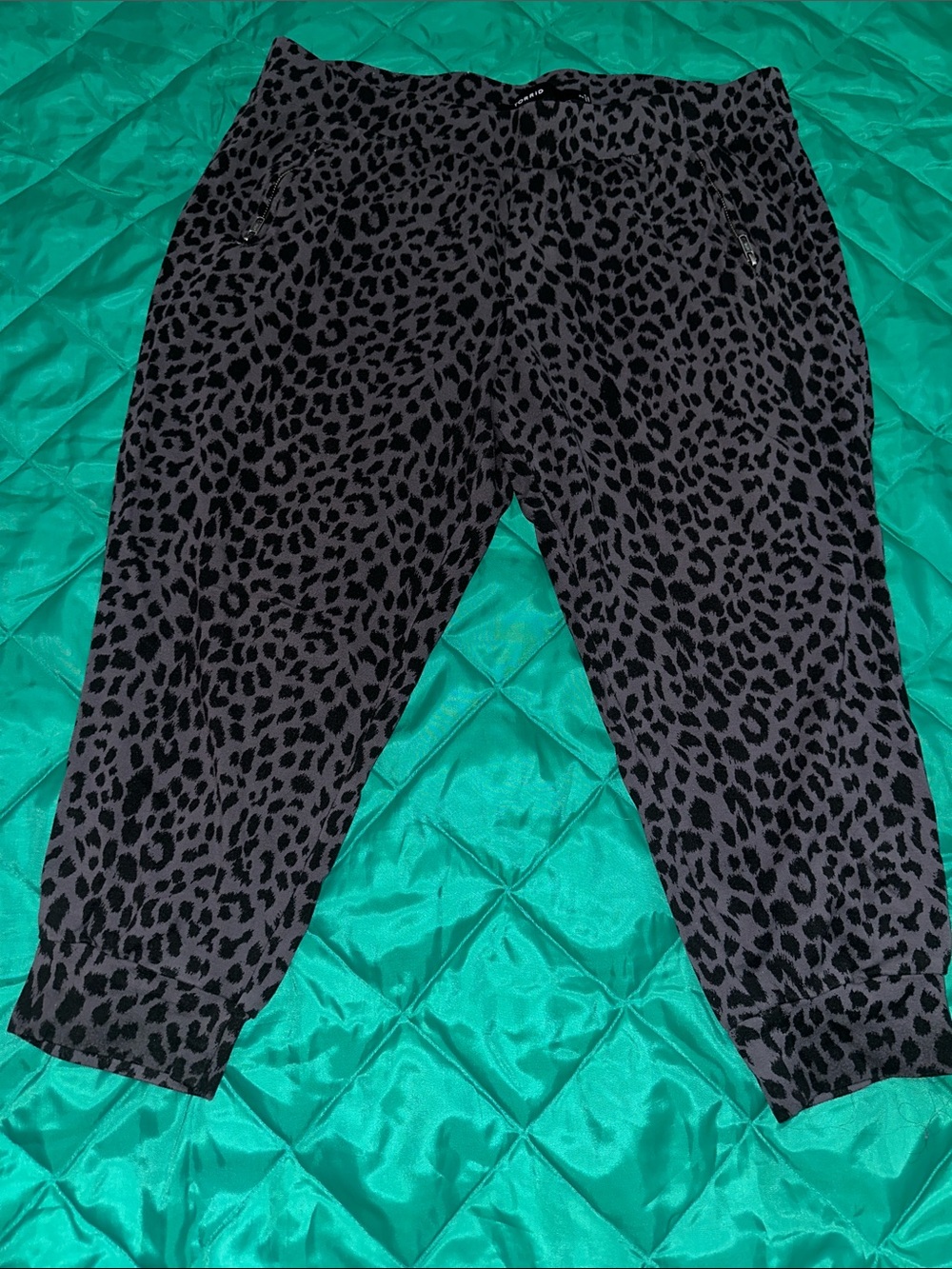 torrid Gray and Black Leopard  capri Leggings